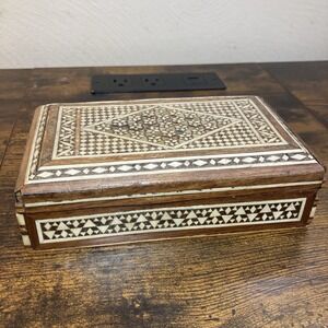 Vtg Micro Mosaic Inlaid Wood and Mother Of Pearl Trinket Box Hinged Lid 6.5x3.5